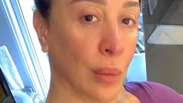 Claudia Raia dispensa maquiagem e deixa bumbum aparecer no espelho - Reprodução/Instagram