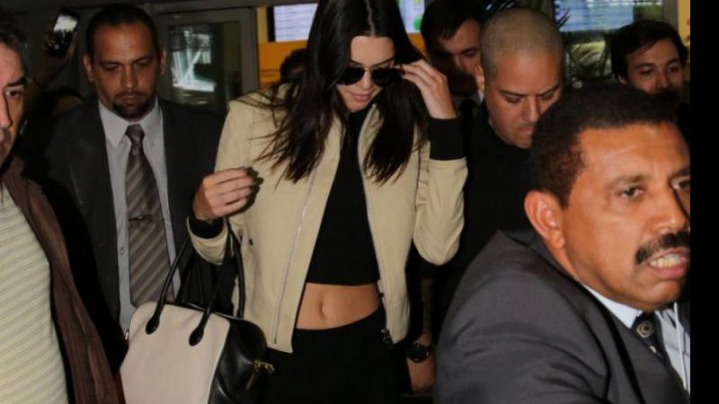 Kendall Jenner causa tumulto ao chegar no Brasil - Denilson Santos, Leo Franco e Francisco Cepeda/AgNews