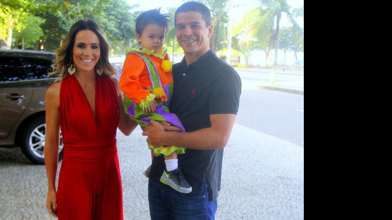 Fernanda Pontes, o marido, Diogo Boni, e o filho, Matheus - Daniel Delmiro/AGNews