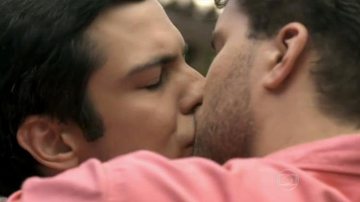 Três anos do beijo entre Félix e Niko - Rede Globo