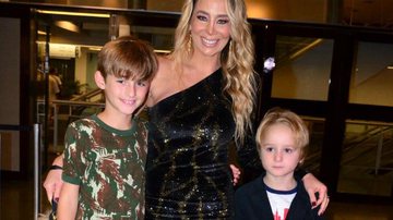 Danielle Winits leva os filhos ao cinema no Rio - Webert Belicio / AgNews