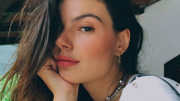 Isis Valverde posa caracterizada como Tereza, sua personagem no filme 'Simonal' - Reprodução Instagram