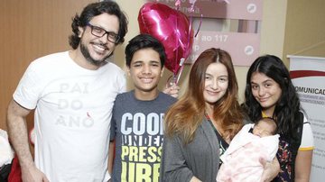 Lucio Mauro Filho e a esposa deixam a maternidade com a filha, Liz - Thyago Andrade/Brazilnews