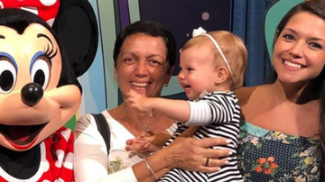 Thais Fersoza mostra reação da filha ao conhecer a Minnie - Reprodução Instagram