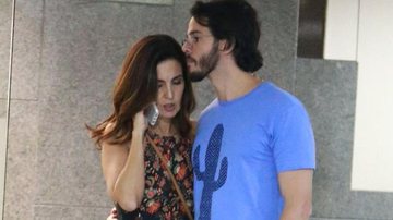 O casal foi clicado em clima de romance na noite de quarta-feira (28) - Thiago Martins/AgNews