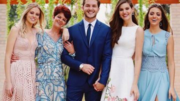 Casados, Camila Queiroz e Klebber Toledo posam em família - Reprodução/ Instagram