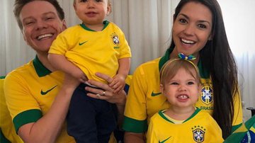 Michel Teló reúne a família na torcida pelo Brasil - Reprodução