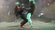 Scheila Carvalho e Tony Salles chocam fãs com dança ousada no palco - Reprodução