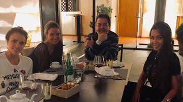 Faustão curte jantar com bailarinas de seu programa - Reprodução / Instagram