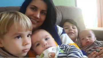 Vice-Campeã do BBB 6, Mariana Felício mostra clique cuidando dos 4 filhos juntos - Reprodução Instagram