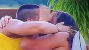 A Fazenda: Rolou!  Fernanda Lacerda e Caique Aguiar trocam beijos quentes - Reprodução/Instagram