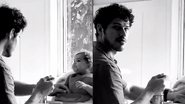 José Loreto alimentando a filha Bella - Reprodução/Instagram