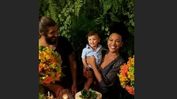 Sheron Menezzes ao lado do marido e filho - Reprodução/Instagram