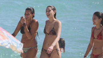 Sasha Meneghel Szafir exibe a boa forma em dia na praia - Thiago Martins / AgNews