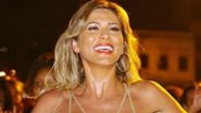 Lívia Andrade aposta em blusa 'tomara que caia' e quase mostra demais - Reprodução Instagram