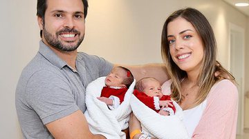 Fabiana Justus deixa a maternidade com as filhas e o marido - Manuela Scarpa / BrazilNews