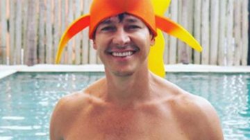 Na piscina, Rodrigo Faro reúne as três filhas e fãs elogiam beleza - Reprodução / Instagram