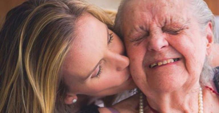 Mariana Ferrão emociona seguidores ao despedir-se de sua avó: "Muito obrigada, vovó'' - Reprodução / Instagram