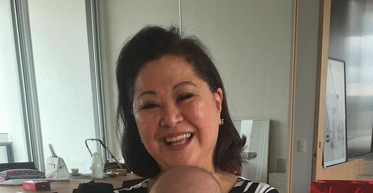 Avó orgulhosa: Kika Sato parabeniza Zoe pelos 4 meses de idade - Reprodução
