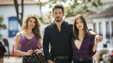 Alinne Moraes, João Vicente de Castro e Vitória Strada em Espelho da Vida - Reprodução / Globo