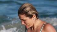 Flávia Alessandra exibe corpo escultural ao ir à praia com a família no Rio - AgNews