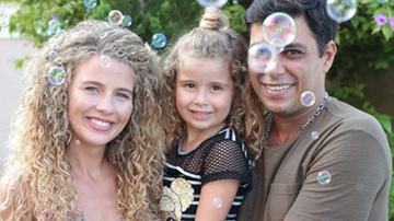 Debby Lagranha com a filha e o marido - Reprodução / Instagram; Helmut Hossmann