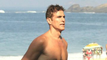 Aos 46 anos, Reynaldo Gianecchini surge de sunga em dia de praia - Divulgação / AgNews / JC Pereira