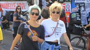 Nanda Costa participa de manifestação na zona sul do Rio com outros famosos - AgNews