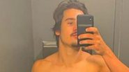 Nicolas Prattes ostenta barriguinha trincada em selfie e deixa fãs boquiabertos - Reprodução / Instagram