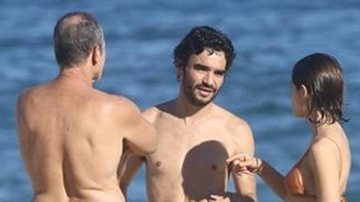 Caio Blat em praia no Rio de Janeiro - AgNews