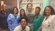 Nicolas Prattes e equipe médica do hospital - Reprodução/Instagram