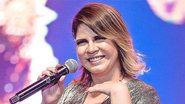 Marília Mendonça exibe barriga de grávida em look justo durante show - Randes Filho