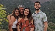 William Bonner com os filhos trigêmeos, Beatriz, Laura e Vinicius - Reprodução / Instagram