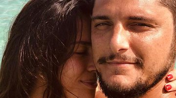 Bruno Gissoni e Yanna Lavigne trocam beijos em dia de praia - Instagram