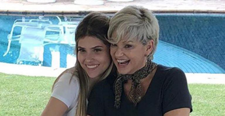 Filha de Andréa Nóbrega, Mafe Nóbrega exibe a barriguinha em foto na academia - Instagram