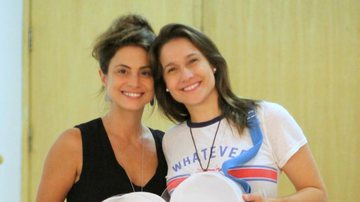 Fernanda Gentil e namorada Priscila em estréia de seu monólogo - Daniel Delmiro/AgNews