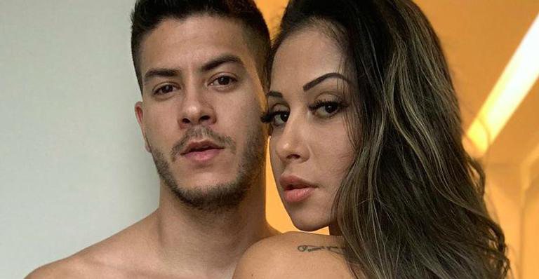 Mayra Cardi e Arthur Aguiar posam nus na cama - Instagram