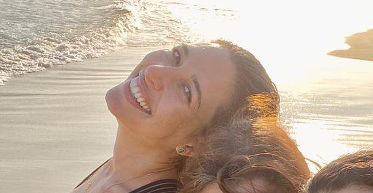 Giselle Itiê exibe barrigão em foto ao lado da família - Reprodução/ Redes sociais