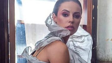 Paolla Oliveira aparece como Vivi Guedes em cliques sensuais - Reprodução/Instagram