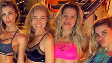 Grazi Massafera, Angélica, Ingrid Guimarães e Carolina Dieckmann posam juntas - Reprodução/Instagram