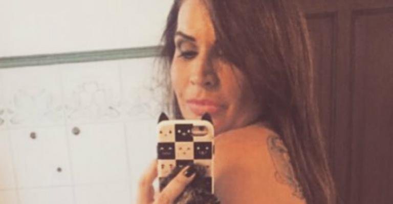 Solange Gomes faz topless e exibe seios - Reprodução/Instagram