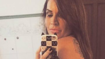 Solange Gomes faz topless e exibe seios - Reprodução/Instagram
