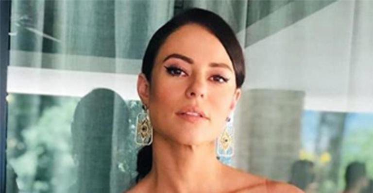 Paolla Oliveira deixa o ombro à mostra em look ousado para A Dona do Pedaço - Instagram