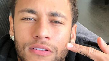 Neymar Jr surge barbudo em fotos com o filho e a mãe na Disney - Instagram