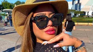 Rafaella Santos surge com bolsa grifada em parque de diversões - Instagram