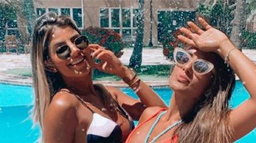Hariany Almeida e Carol Peixinho ostentam corpos perfeitos na piscina - Instagram