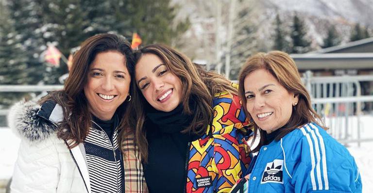 Cantora postou diversas fotos com a família e famosos comentam - Reprodução/Instagram