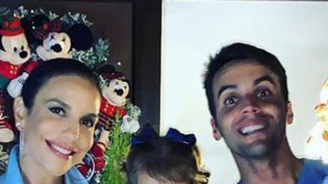 Ivete Sangalo posa com as gêmeas em ceia de Natal e comove fãs - Reprodução