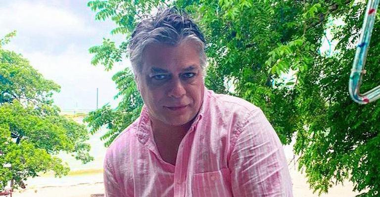 Filho de Fábio Assunção exibe barriga tanquinho em foto na piscina - Instagram