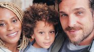 Igor Rickli surge nu em foto com a família na piscina - Instagram